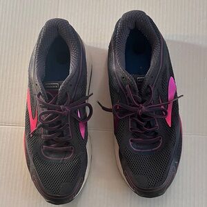 Brooks Women's Athletic Shoes - Dark Gray and Pink